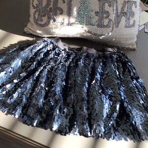 H&m sz 8/9 Girls skater skirt in blue sequins.EUC